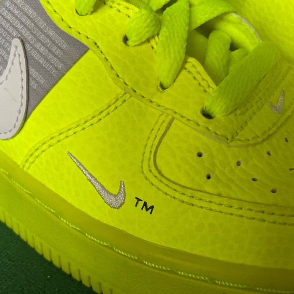 2018 Air Force 1 '07 LV8 'Overbranding' Limited Edition Highlighter yell… - Picture 13 of 14